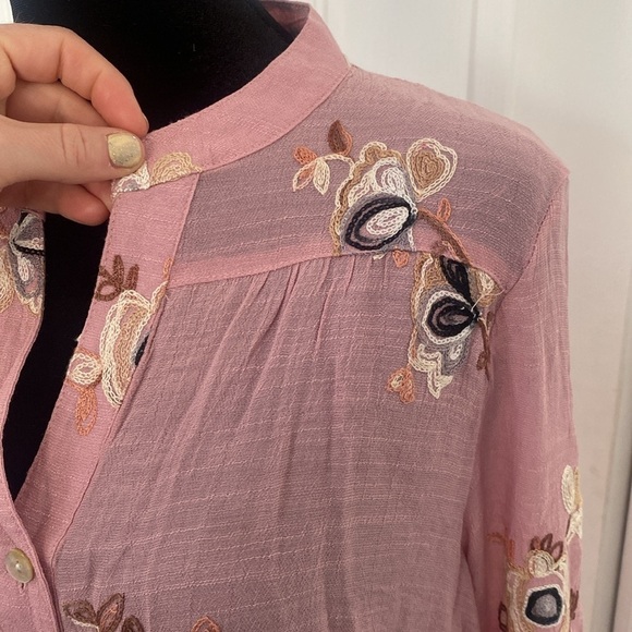 Fig and flower embroidered button down blouse in dusty rose. - Picture 3 of 14